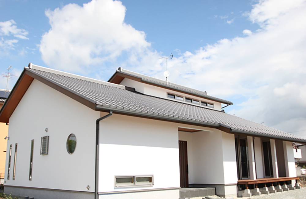 奈良の広いリビングの木の家なら平野木材