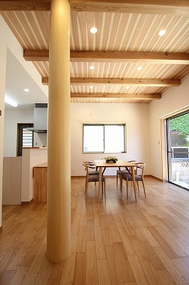 奈良で丸太のある暮らしなら平野木材