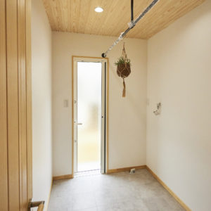 奈良で天井板張りの洗面室なら木の家工務店の平野木材へ
