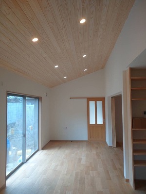 奈良で木の家注文住宅の板張り勾配天井なら平野木材へ