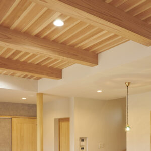 奈良で無垢の木注文住宅のリビング板張り天井なら平野木材