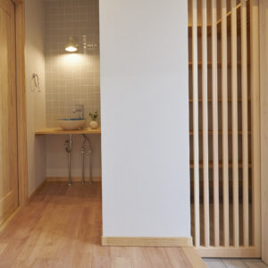 奈良で無垢の木注文住宅造作玄関手洗いなら平野木材