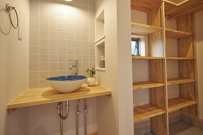 一戸建て玄関手洗い、土間収納なら奈良の木の家工務店、注文住宅の平野木材