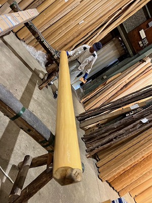 奈良の工務店、平野木材の耐震改修のための丸太選び