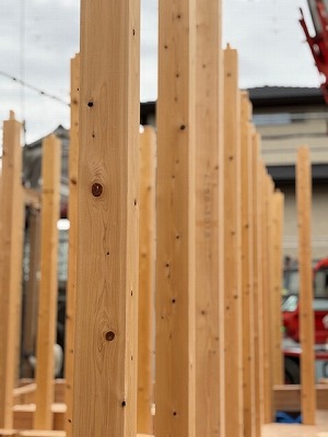 木の家工務店平野木材が使用する4寸角の柱